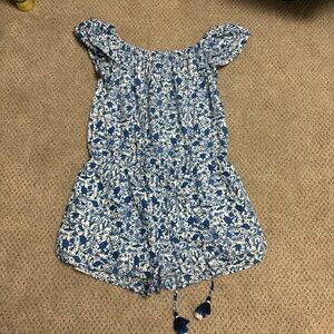 Vineyard Vines romper size M, super cute pattern